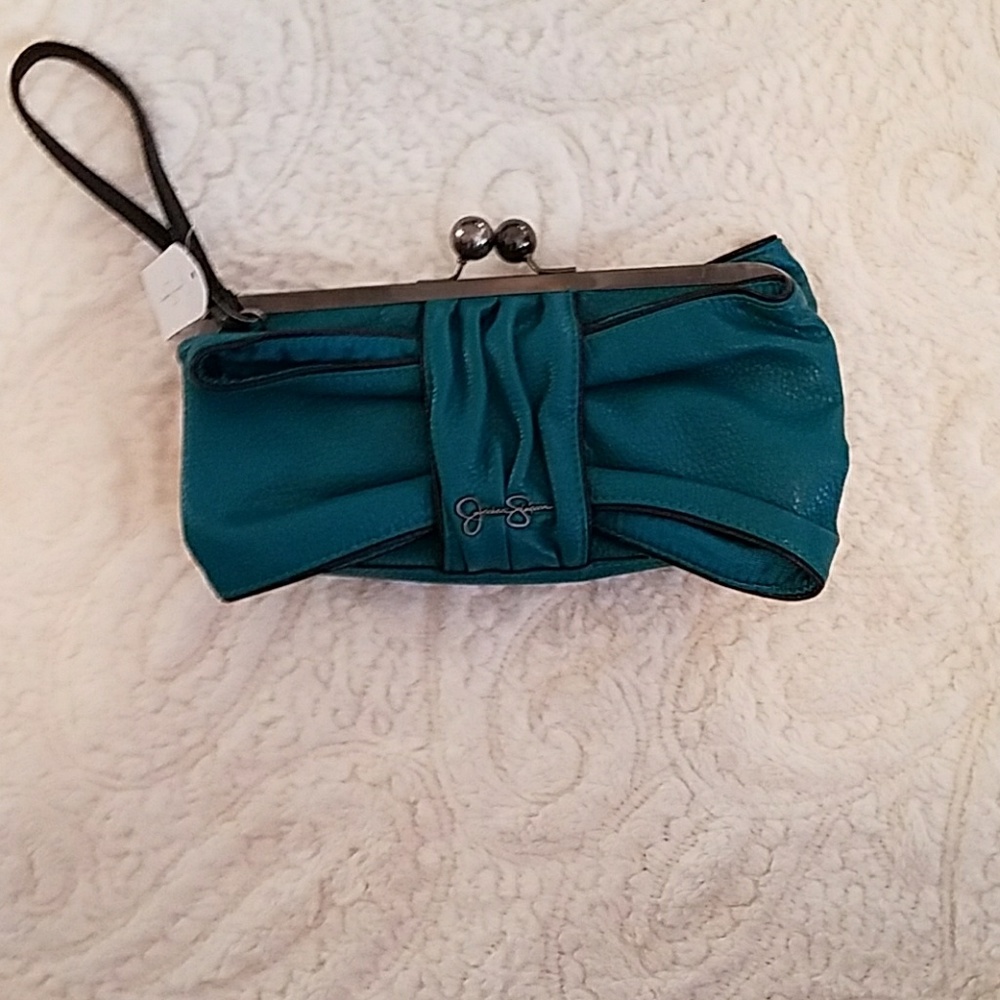 Wristlet purse